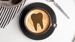 매일 마시는 커피...치아 괜찮을까?