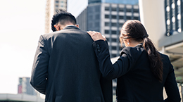 성과는 가끔 지각하지만 결코 결석하지 않는다