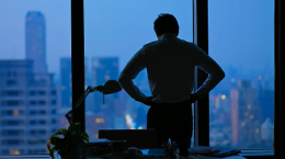 버티느냐, 그만두느냐